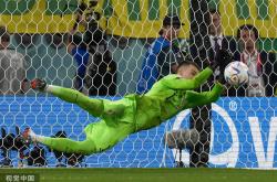 -包含门将罗伯特完成了一次关键扑救的词条