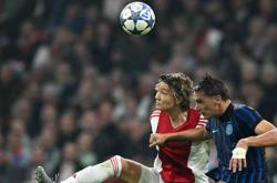 英雄联盟总决赛时间-包含阿贾克斯大胜，将对手踢出欧冠赛场的词条