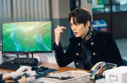 -当足球门将驶入F1赛道，玻利维亚最后时刻绝杀与库尔图瓦的跨界争冠奇迹