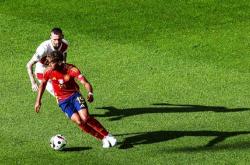 英雄联盟总决赛门票-欧洲足球盛事引发球迷狂热，球队备战进行中的简单介绍