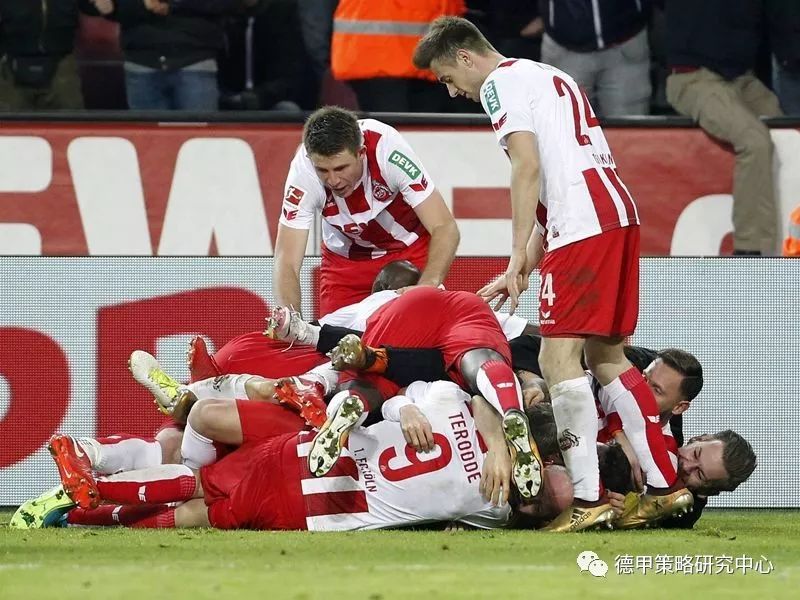 包含科隆中场球员传球精准，组织进攻的词条