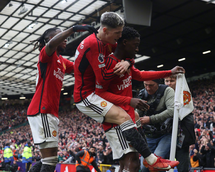 曼联逼平利物浦,保持不败纪录的简单介绍 曼联逼平利物浦,保持不败纪录的简单介绍