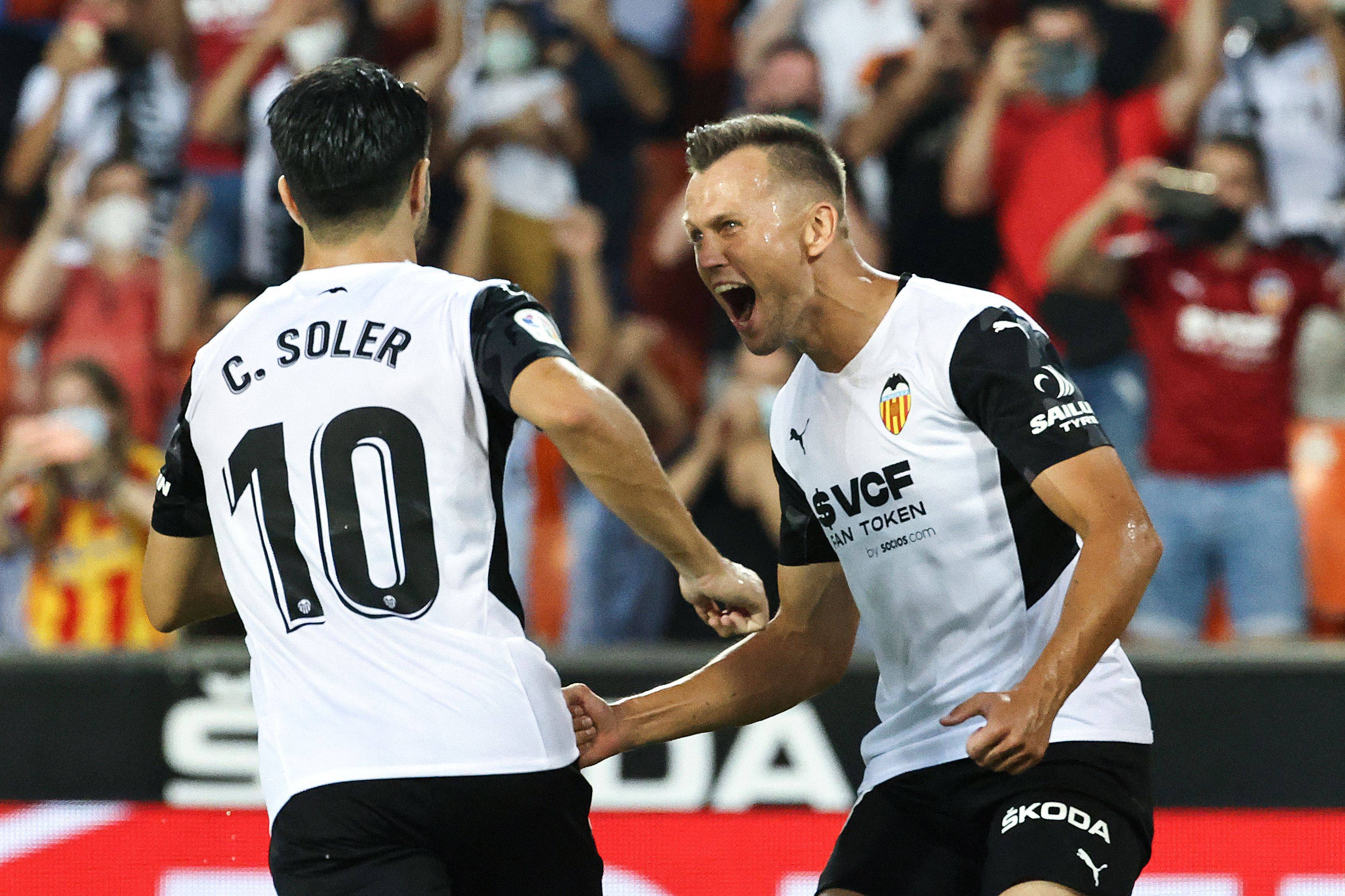 西班牙甲级联赛迎来激烈对决，竞争激烈