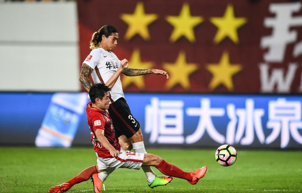 包含转会窗口春季开启，球队内矛盾浮出水面的词条