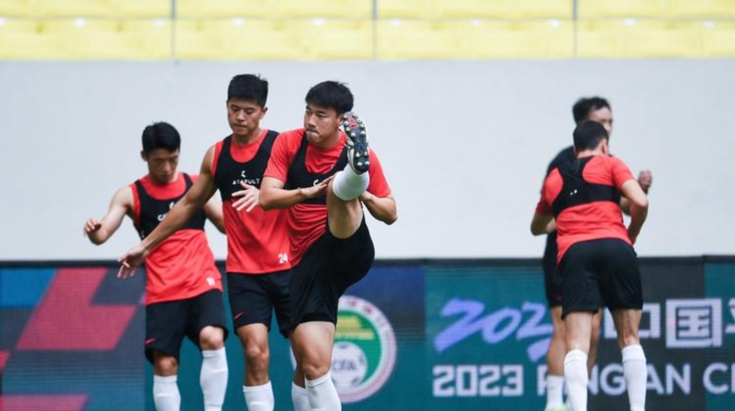 包含广州富力备战关键战役，中超联赛进入白热化的词条