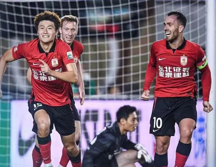 包含广州富力备战关键战役，中超联赛进入白热化的词条