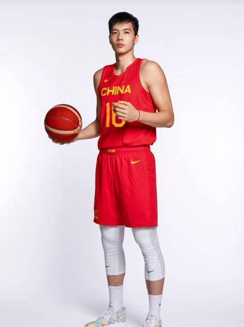 包含中国顶尖篮球队展现出色实力的词条