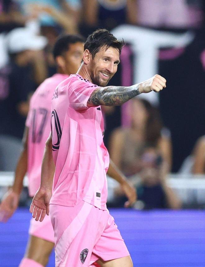 利物浦完胜莱比锡红牛，梅西带队取胜